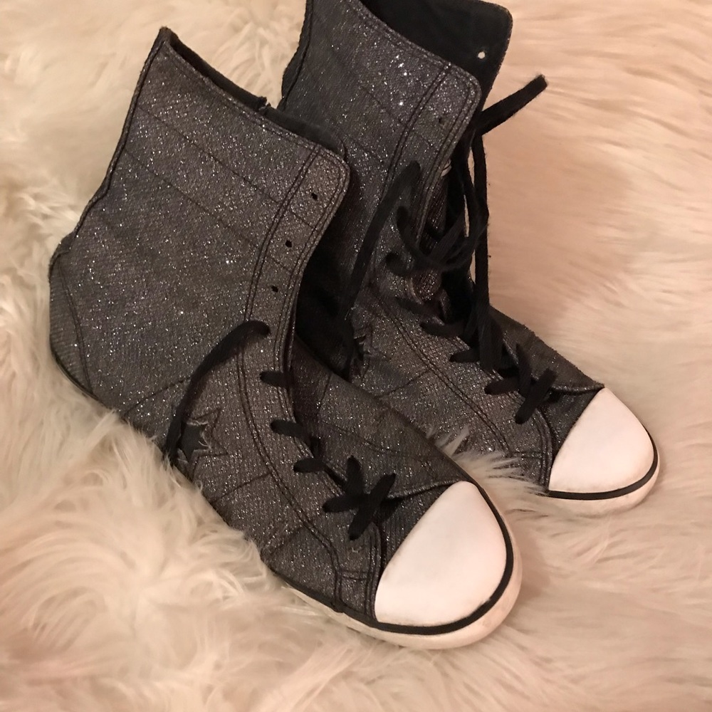 Women’s Chuck Taylor bling High top shoes in size 8.5